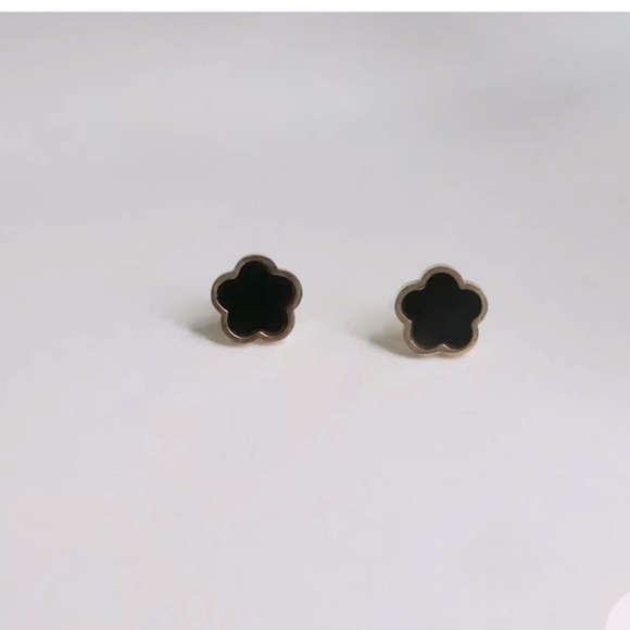 Gold and Black Clover Stud Earrings Post back von Cleef style - Picture 1 of 6